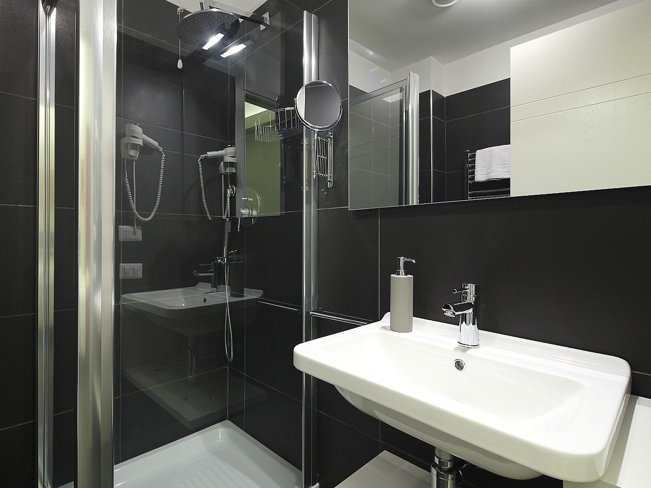 רומא Nearhome Smart Suites Guest House מראה חיצוני תמונה