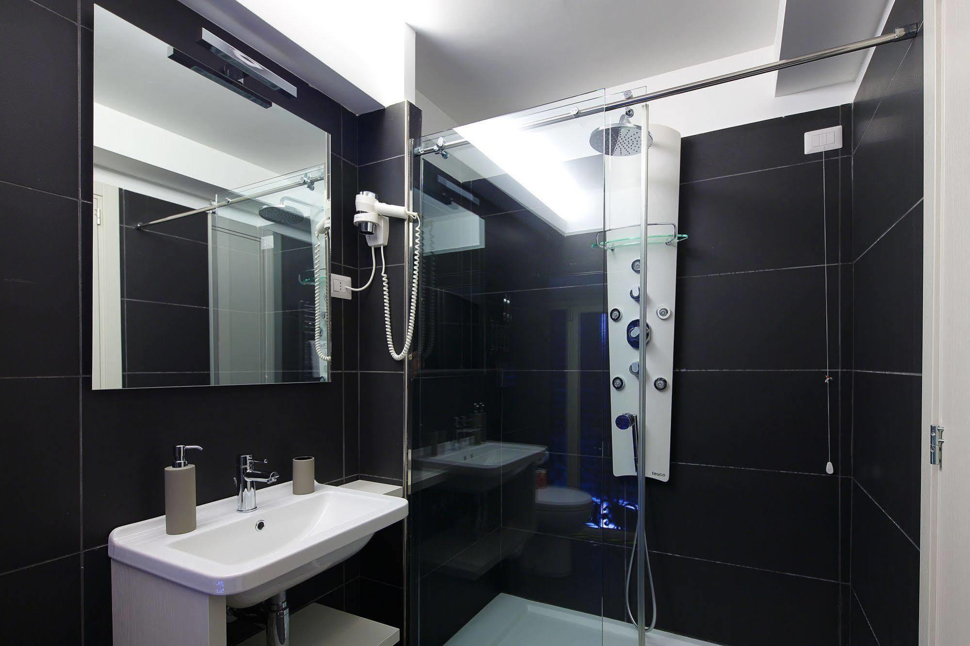 רומא Nearhome Smart Suites Guest House מראה חיצוני תמונה