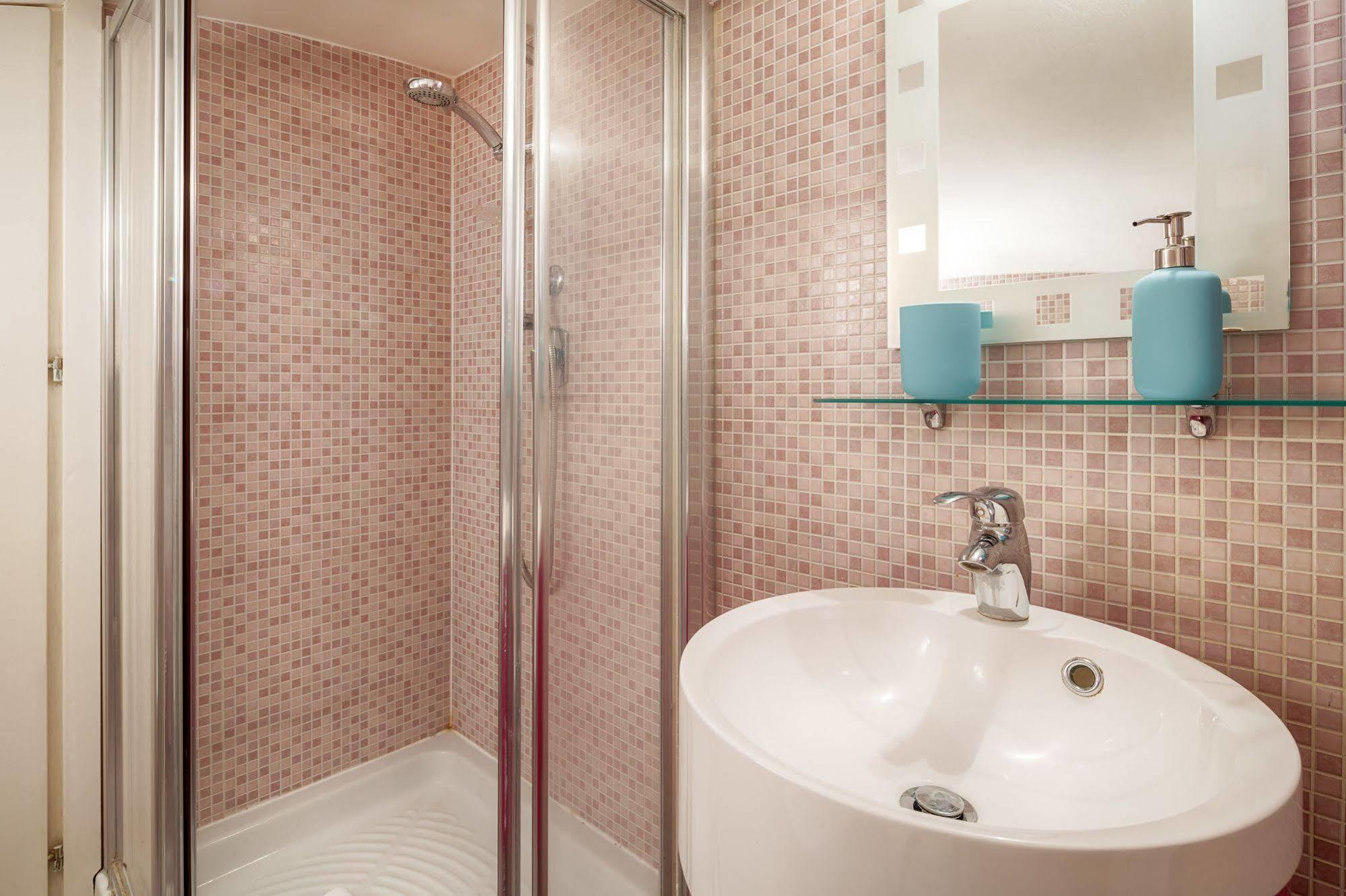 רומא Nearhome Smart Suites Guest House מראה חיצוני תמונה