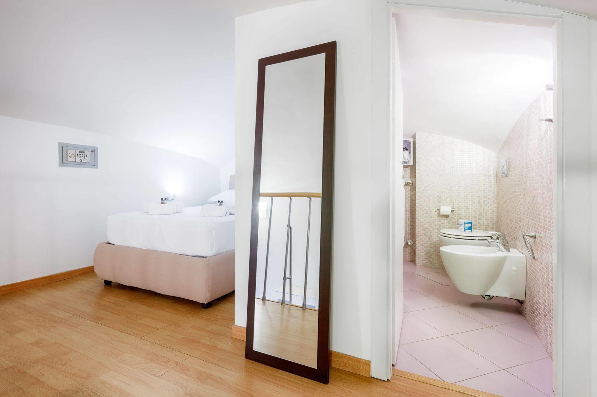 רומא Nearhome Smart Suites Guest House מראה חיצוני תמונה
