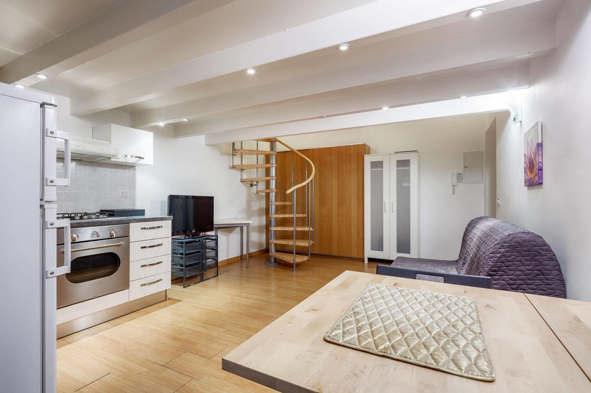 רומא Nearhome Smart Suites Guest House מראה חיצוני תמונה